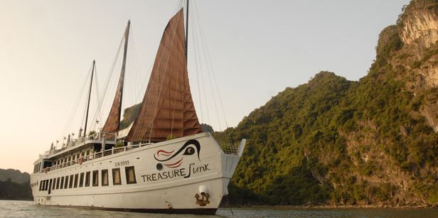 Halong Bay on Treasure Junk & the Ninh Binh extension